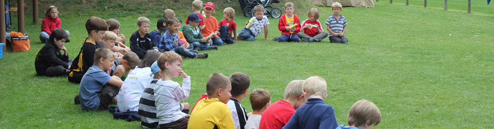 Kinder beim Abschlussfest der Kleinfeld-Jugend