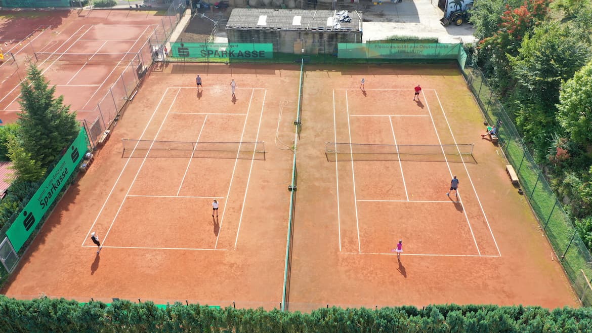Drohnenaufnahme der Tennisplätze des TSV Rottenbauer
